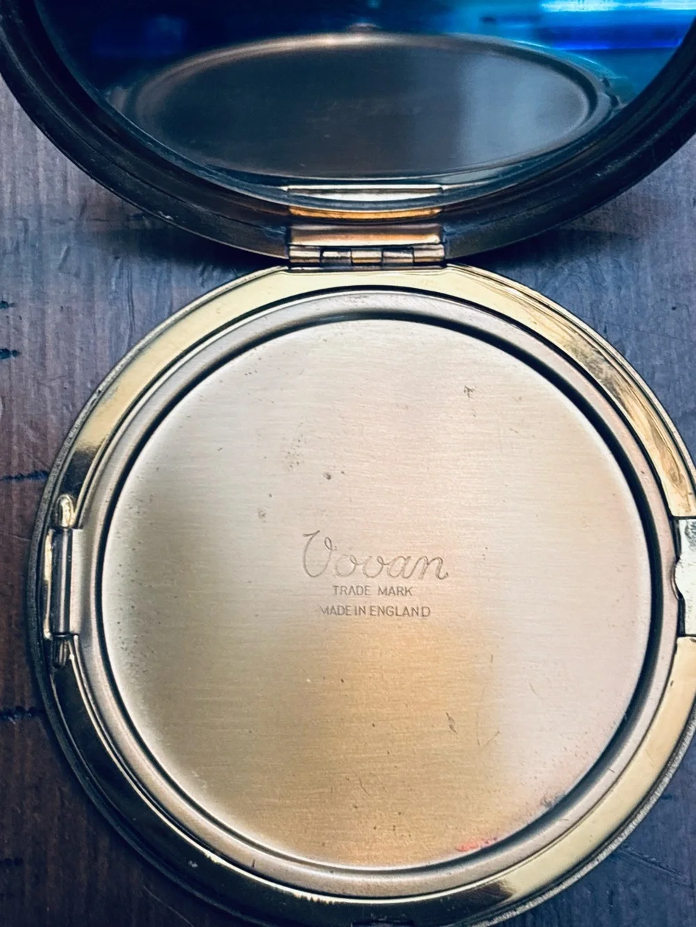 Vintage Vovan Small Hand-Painted Flower Mirrored Compact with snap closure